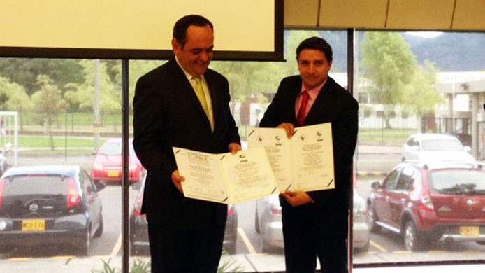 El reconocimiento lo recibió el presidente, Ricardo Arias, de manos del director regional de ICONTEC 