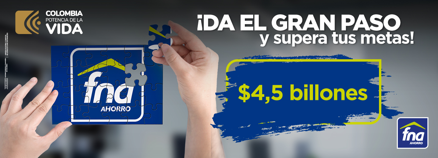 Papá mira a su hija mientras sonríe gracias a que cumplió su sueño de tener vivienda con sus cesantías