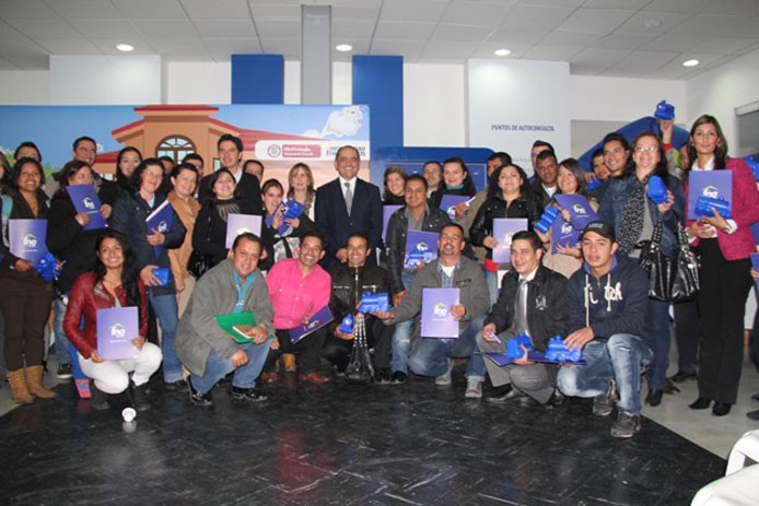 Presidente Ricardo Arias entrega carta de acompañamiento financiero a 53 beneficiados de vivienda 