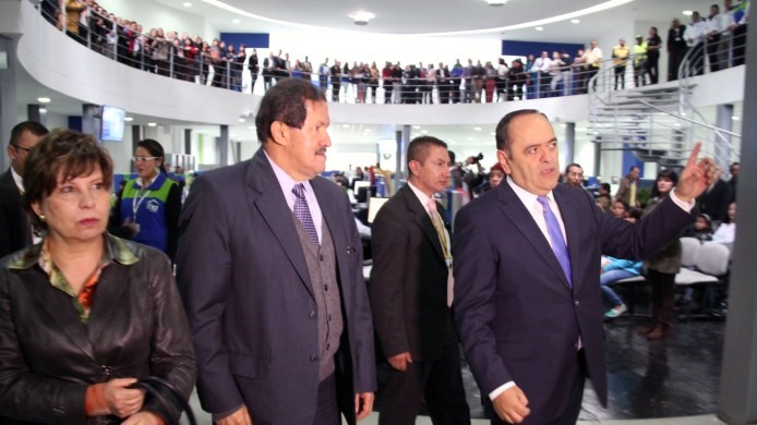 : Vicepresidente Angelino Garzón y con su esposa Montserrat Muñoz al visitar el FNA