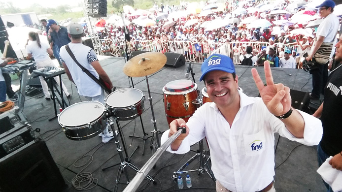 Los niños de Tierra Bomba celebraron la fiesta de Navidad organizada por el FNA, Caracol y la W Radio