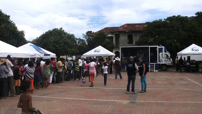 Población de Medellín visita el Fondo Móvil del FNA para conocer sobre créditos de vivienda