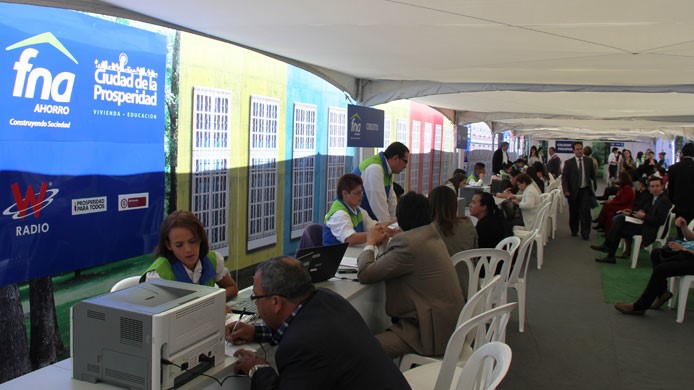 Varios asistentes a la Ciudad de la Prosperidad del FNA en Bogotá 