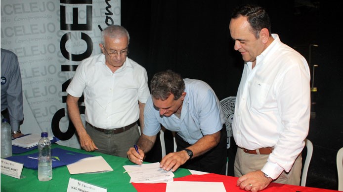 Convenio firmado por presidente del FNA, Ricardo Arias, alcalde de Sincelejo y rectora del CECAR 