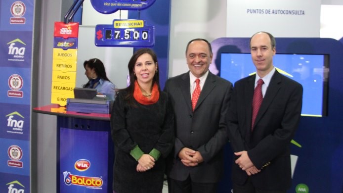 Presidente del FNA, Ricardo Arias, en compañía de directivos de GTECH Colombia y Banco Colpatria 