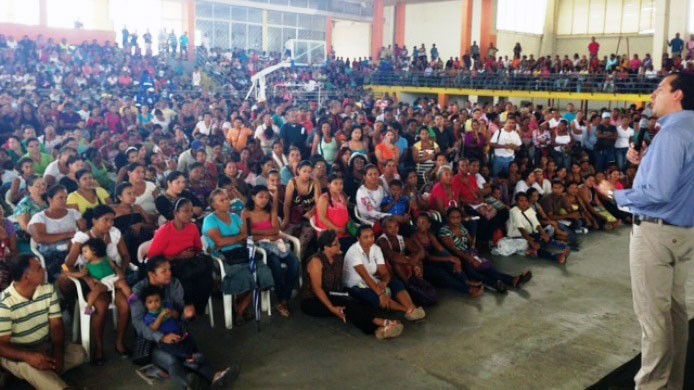 Cartageneros asisten a Jornada de vivienda y educación con el apoyo de la Alcaldía de Cartagena
