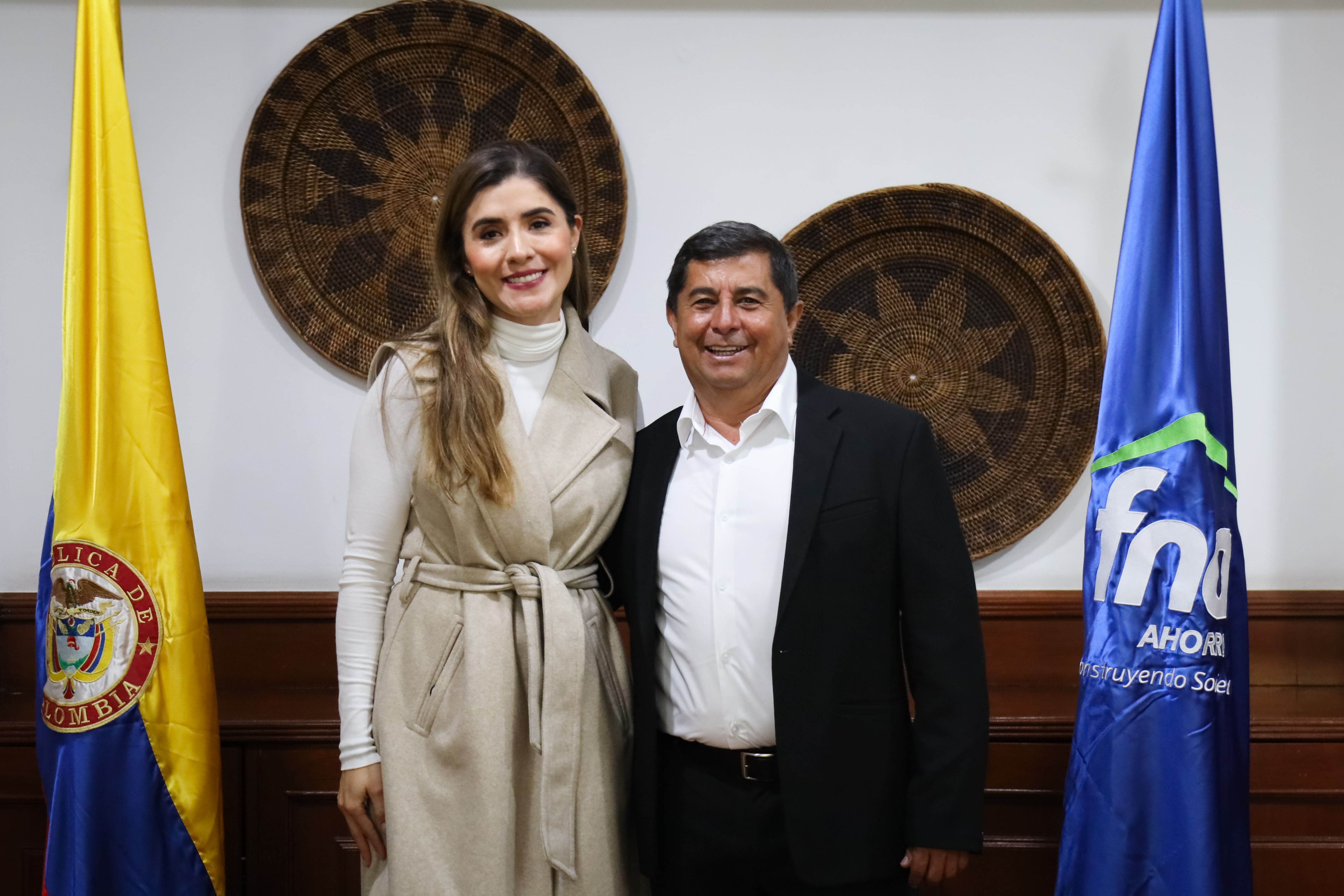 Imagen presidenta FNA junto con delegado de la Función Pública