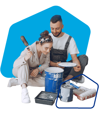 Familia feliz por su casa