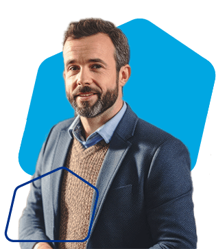 Imagen de una mujer sacando un adorno de una caja